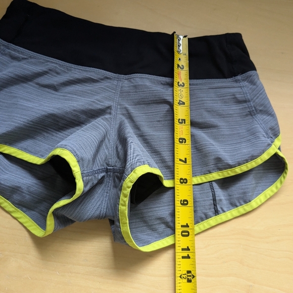 Lululemon Run: Speed Short Size 2 Gray Black And Yellow Color W7278S - Picture 13 of 13